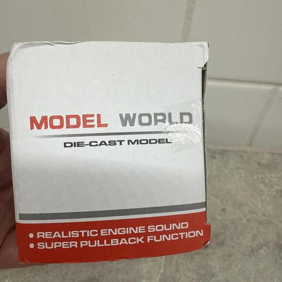 Model World 1:32 school bus die cast model, doors open, lights, sound, pullback - Picture 4 of 8